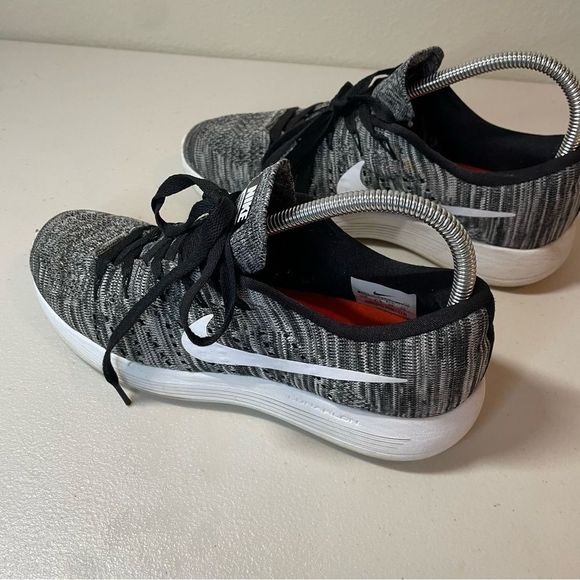 Nike LunarEpic Flyknit Low Oreo Running Shoes Low Top Lace Up Unisex Size 8 - Picture 3 of 9
